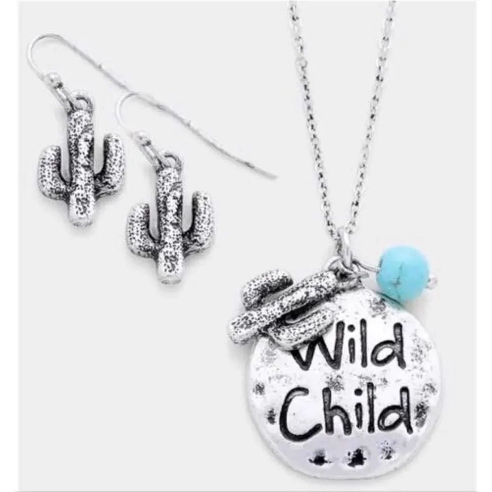 New Womens Boutique Wild Child Hammered Pendant Necklace & Earrings Set